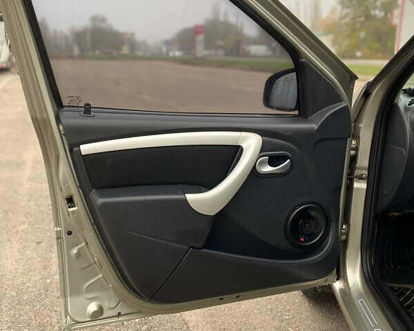 Серый Дачия Logan MCV, объемом двигателя 1.5 л и пробегом 192 тыс. км за 6500 $, фото 9 на Automoto.ua