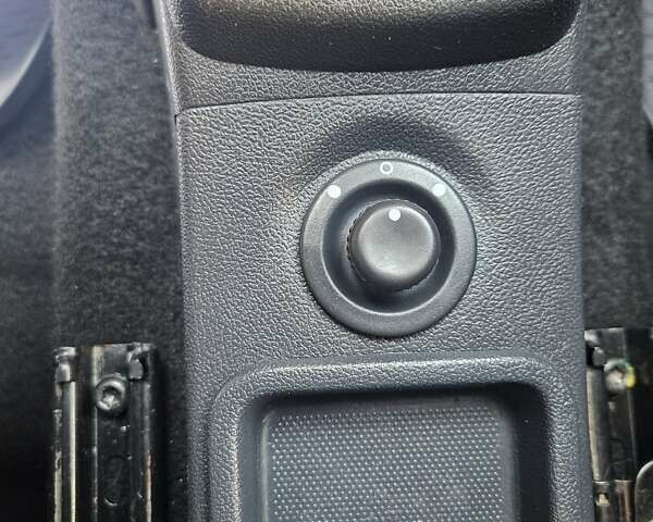 Серый Дачия Logan MCV, объемом двигателя 1.6 л и пробегом 196 тыс. км за 5850 $, фото 81 на Automoto.ua