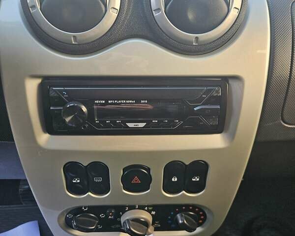 Серый Дачия Logan MCV, объемом двигателя 1.6 л и пробегом 196 тыс. км за 5850 $, фото 80 на Automoto.ua