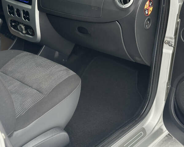 Серый Дачия Logan MCV, объемом двигателя 1.6 л и пробегом 124 тыс. км за 6650 $, фото 25 на Automoto.ua