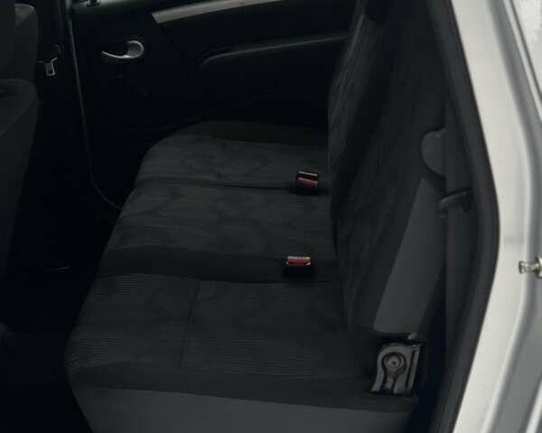 Серый Дачия Logan MCV, объемом двигателя 1.6 л и пробегом 124 тыс. км за 6650 $, фото 16 на Automoto.ua