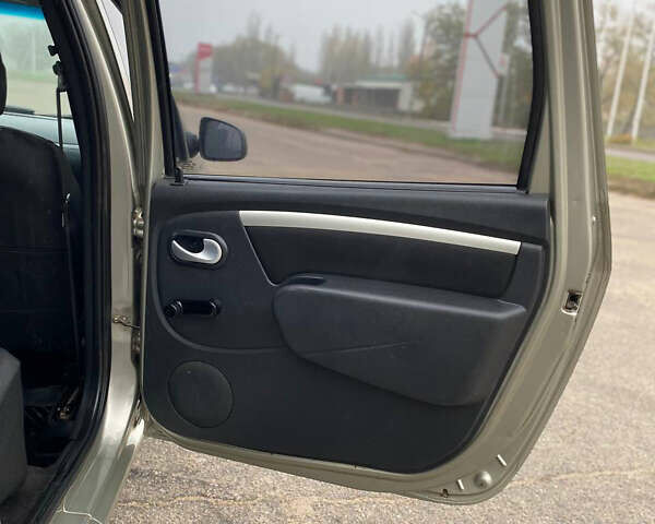 Серый Дачия Logan MCV, объемом двигателя 1.5 л и пробегом 192 тыс. км за 6500 $, фото 19 на Automoto.ua