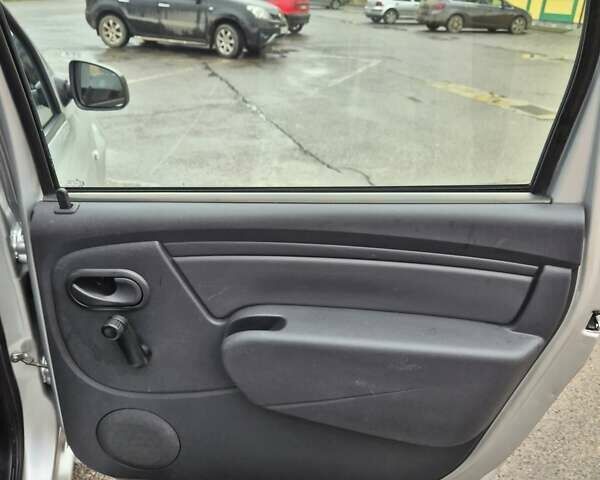 Серый Дачия Logan MCV, объемом двигателя 0 л и пробегом 182 тыс. км за 6950 $, фото 77 на Automoto.ua