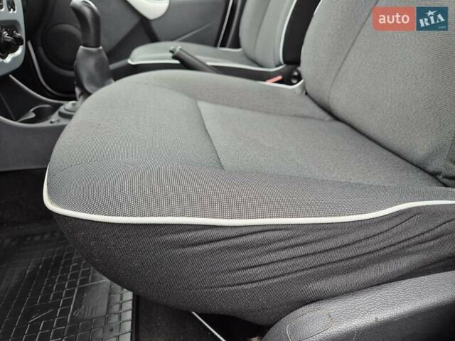 Серый Дачия Logan MCV, объемом двигателя 0 л и пробегом 182 тыс. км за 6950 $, фото 62 на Automoto.ua