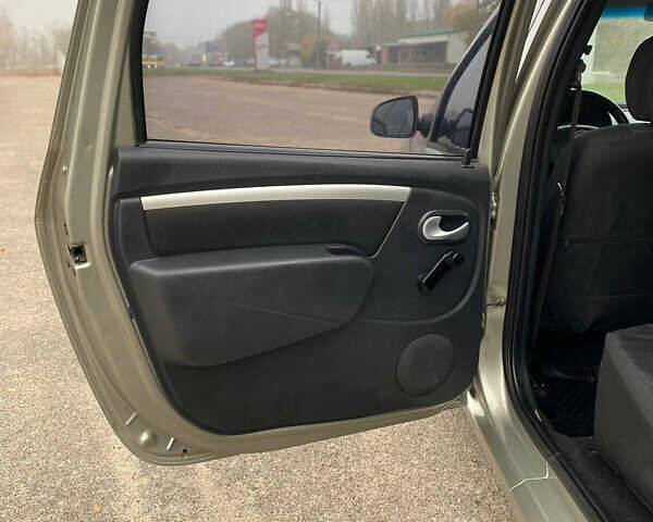 Серый Дачия Logan MCV, объемом двигателя 1.5 л и пробегом 192 тыс. км за 6500 $, фото 16 на Automoto.ua