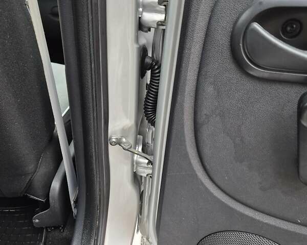 Серый Дачия Logan MCV, объемом двигателя 0 л и пробегом 182 тыс. км за 6950 $, фото 78 на Automoto.ua