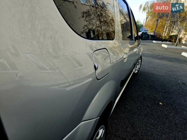 Серый Дачия Logan MCV, объемом двигателя 1.6 л и пробегом 196 тыс. км за 5850 $, фото 27 на Automoto.ua