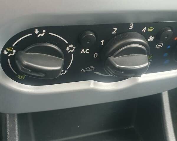 Сірий Дачія Logan MCV, об'ємом двигуна 1.6 л та пробігом 150 тис. км за 6600 $, фото 26 на Automoto.ua