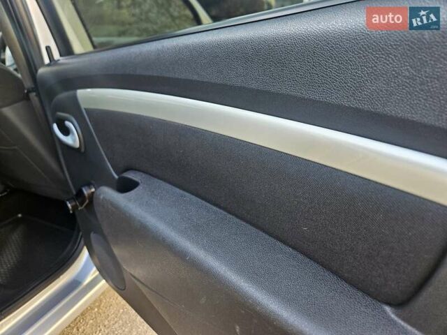 Серый Дачия Logan MCV, объемом двигателя 1.6 л и пробегом 196 тыс. км за 5850 $, фото 44 на Automoto.ua