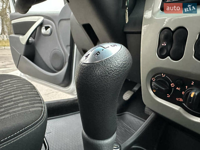 Серый Дачия Logan MCV, объемом двигателя 1.6 л и пробегом 138 тыс. км за 6999 $, фото 60 на Automoto.ua