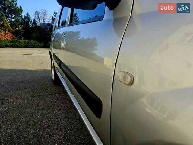 Серый Дачия Logan MCV, объемом двигателя 1.6 л и пробегом 196 тыс. км за 5850 $, фото 23 на Automoto.ua