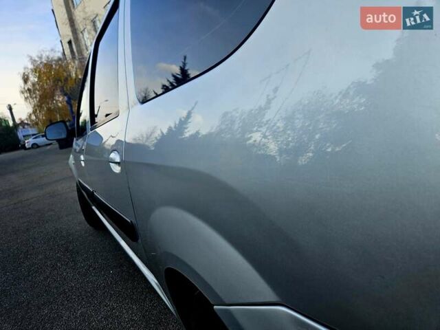 Серый Дачия Logan MCV, объемом двигателя 1.6 л и пробегом 196 тыс. км за 5850 $, фото 31 на Automoto.ua