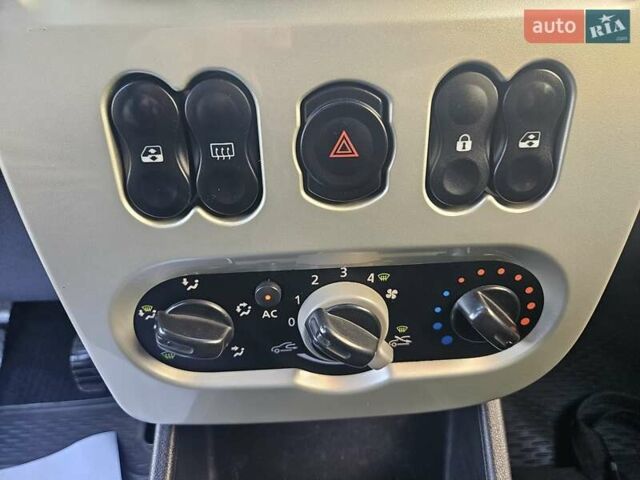 Серый Дачия Logan MCV, объемом двигателя 1.6 л и пробегом 196 тыс. км за 5850 $, фото 79 на Automoto.ua