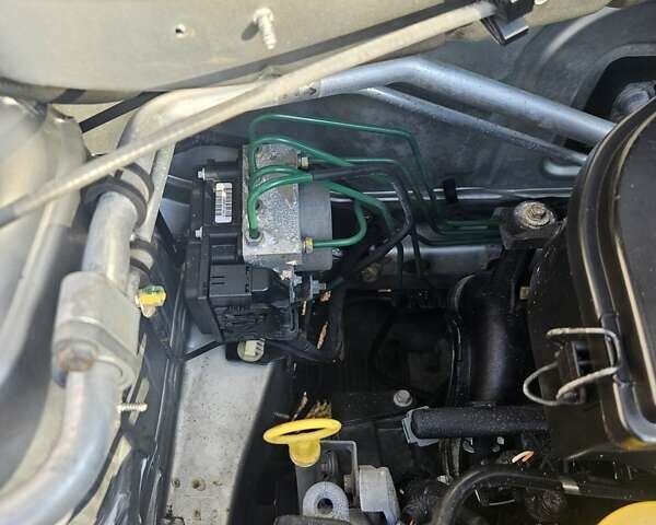 Серый Дачия Logan MCV, объемом двигателя 1.6 л и пробегом 196 тыс. км за 5850 $, фото 86 на Automoto.ua