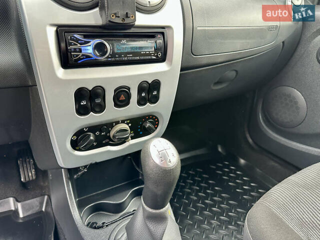 Синий Дачия Logan MCV, объемом двигателя 1.6 л и пробегом 277 тыс. км за 5300 $, фото 17 на Automoto.ua