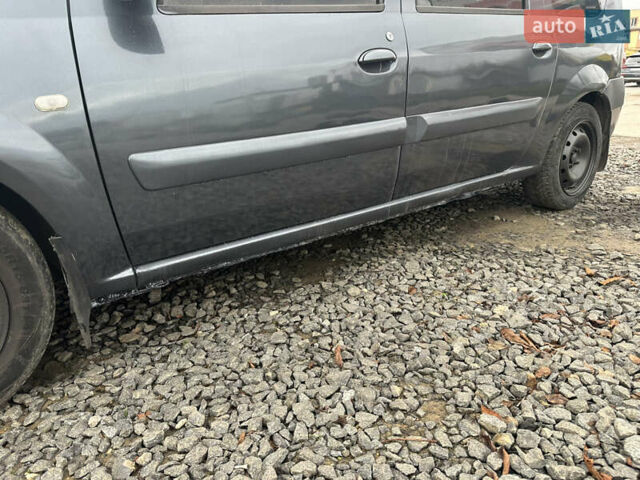 Синий Дачия Logan MCV, объемом двигателя 1.6 л и пробегом 333 тыс. км за 2800 $, фото 2 на Automoto.ua