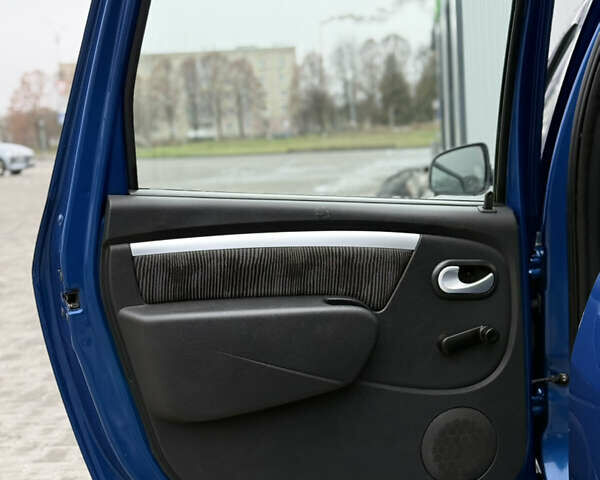 Синий Дачия Logan MCV, объемом двигателя 1.6 л и пробегом 200 тыс. км за 6400 $, фото 66 на Automoto.ua