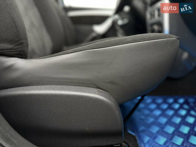 Синий Дачия Logan MCV, объемом двигателя 1.6 л и пробегом 200 тыс. км за 6400 $, фото 99 на Automoto.ua