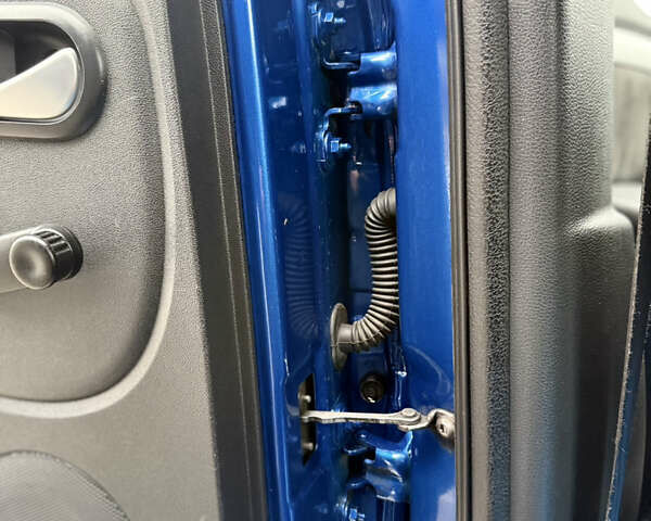 Синий Дачия Logan MCV, объемом двигателя 1.6 л и пробегом 200 тыс. км за 6400 $, фото 77 на Automoto.ua