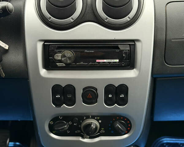 Синий Дачия Logan MCV, объемом двигателя 1.6 л и пробегом 200 тыс. км за 6400 $, фото 41 на Automoto.ua