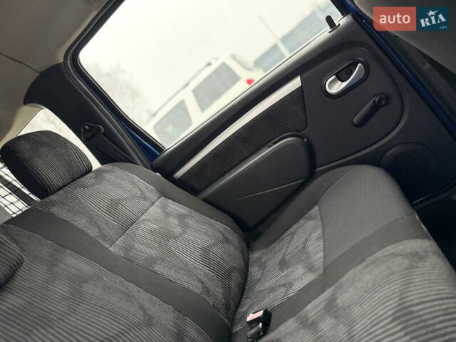 Синий Дачия Logan MCV, объемом двигателя 1.6 л и пробегом 200 тыс. км за 6400 $, фото 88 на Automoto.ua