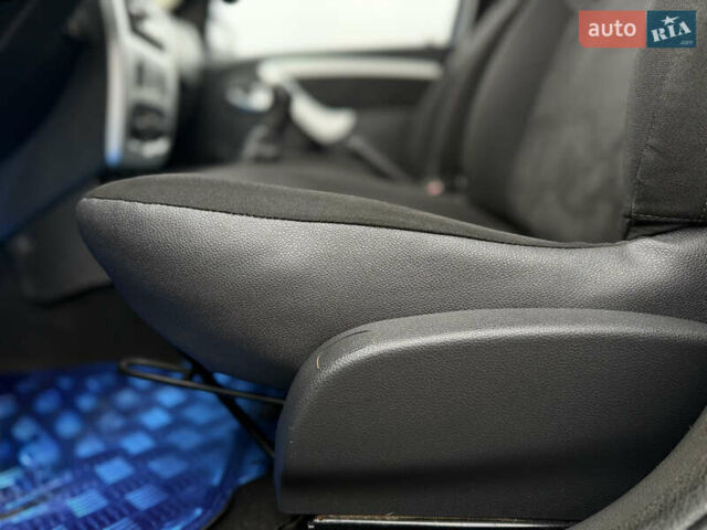 Синий Дачия Logan MCV, объемом двигателя 1.6 л и пробегом 200 тыс. км за 6400 $, фото 51 на Automoto.ua