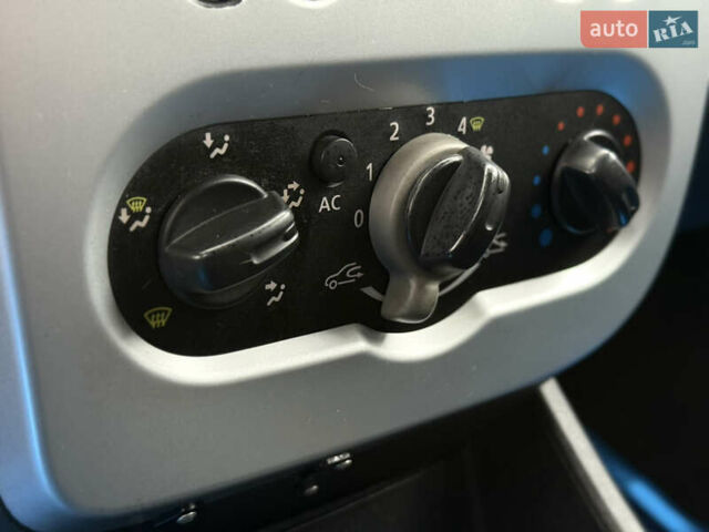 Синий Дачия Logan MCV, объемом двигателя 1.6 л и пробегом 200 тыс. км за 6400 $, фото 61 на Automoto.ua