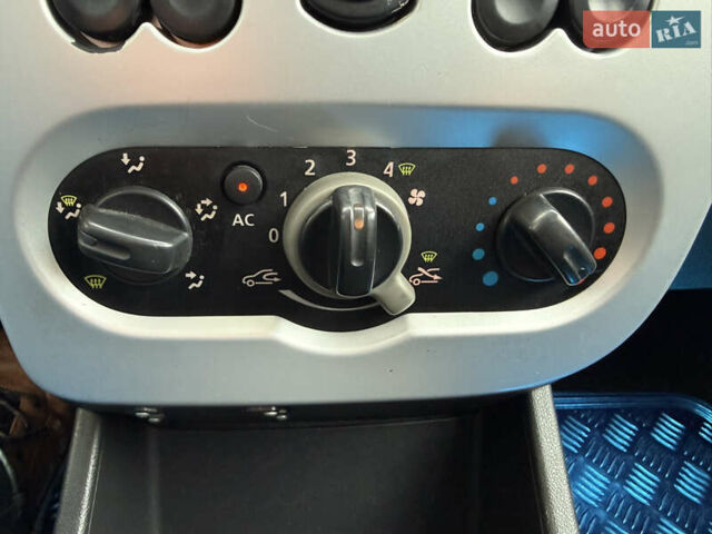 Синий Дачия Logan MCV, объемом двигателя 1.6 л и пробегом 201 тыс. км за 6699 $, фото 35 на Automoto.ua