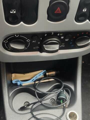 Синий Дачия Logan MCV, объемом двигателя 1.6 л и пробегом 195 тыс. км за 5963 $, фото 9 на Automoto.ua