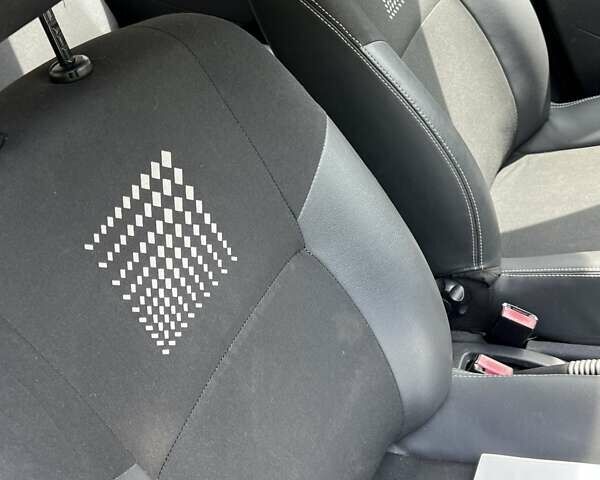 Синий Дачия Logan MCV, объемом двигателя 1.6 л и пробегом 180 тыс. км за 6200 $, фото 43 на Automoto.ua