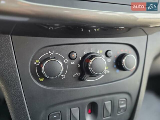 Дачия Logan MCV 2013 в Луцке на Automoto.ua Синий Дачия Logan MCV, объемом двигателя 0.9 л и пробегом 163 тыс. км за 5550 $, фото 42 на Automoto.ua