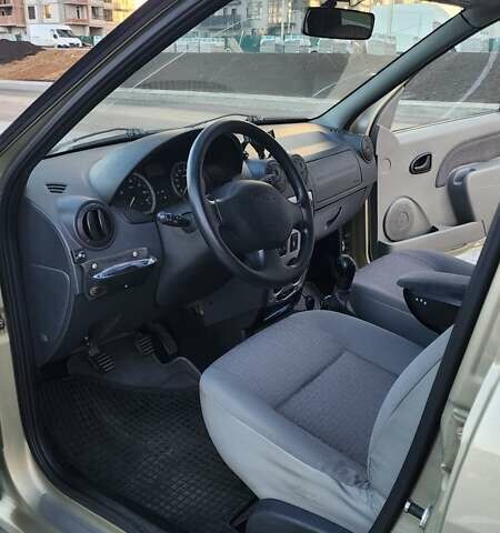 Зеленый Дачия Logan MCV, объемом двигателя 1.6 л и пробегом 420 тыс. км за 4400 $, фото 8 на Automoto.ua