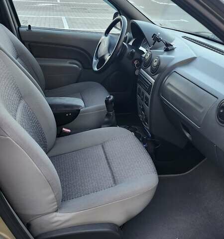 Зеленый Дачия Logan MCV, объемом двигателя 1.6 л и пробегом 420 тыс. км за 4400 $, фото 6 на Automoto.ua