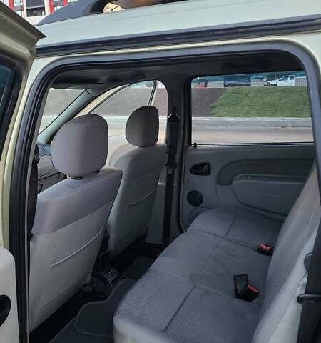 Зеленый Дачия Logan MCV, объемом двигателя 1.6 л и пробегом 420 тыс. км за 4400 $, фото 17 на Automoto.ua