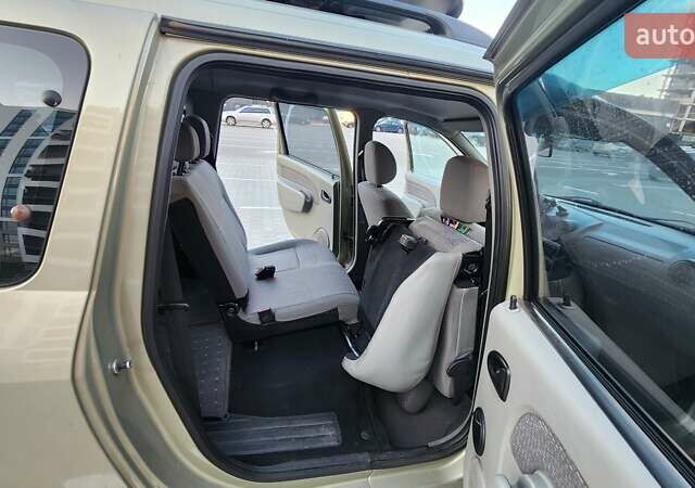 Зеленый Дачия Logan MCV, объемом двигателя 1.6 л и пробегом 420 тыс. км за 4400 $, фото 16 на Automoto.ua