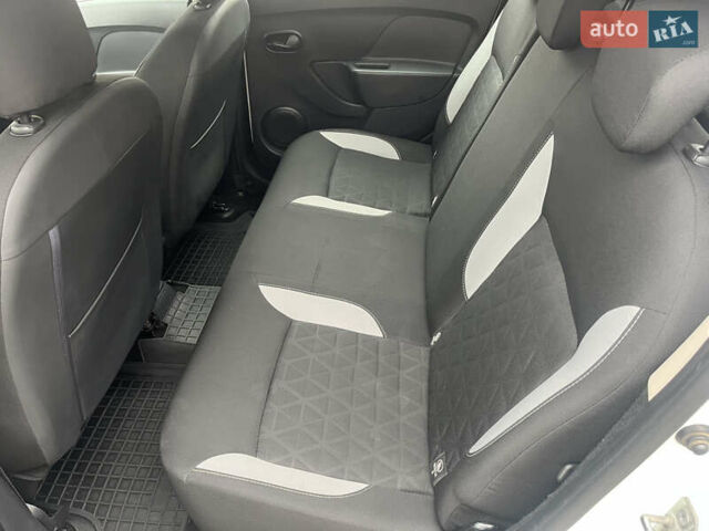 Белый Дачия Sandero StepWay, объемом двигателя 0.9 л и пробегом 217 тыс. км за 5500 $, фото 13 на Automoto.ua