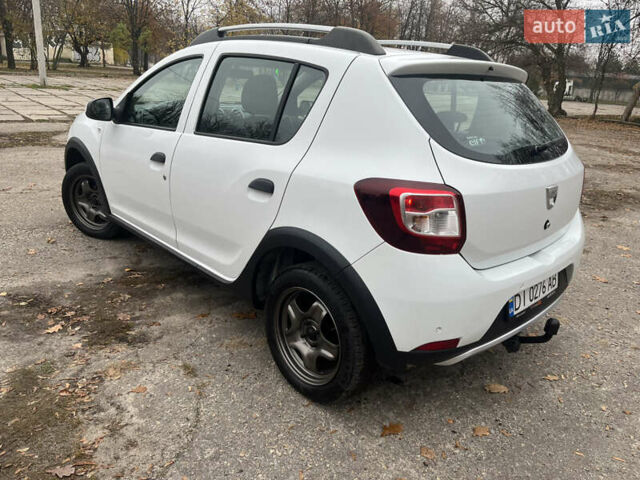 Белый Дачия Sandero StepWay, объемом двигателя 0.9 л и пробегом 217 тыс. км за 5500 $, фото 1 на Automoto.ua
