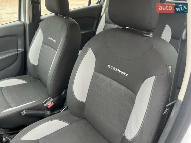 Белый Дачия Sandero StepWay, объемом двигателя 0.9 л и пробегом 217 тыс. км за 5500 $, фото 12 на Automoto.ua