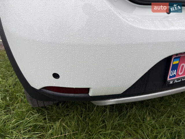 Дачия Sandero StepWay 2015 в Нововолынск на Automoto.ua Белый Дачия Sandero StepWay, объемом двигателя 0.9 л и пробегом 190 тыс. км за 6800 $, фото 8 на Automoto.ua