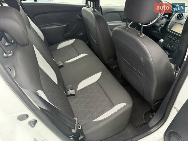 Дачия Sandero StepWay 2015 в Нововолынск на Automoto.ua Белый Дачия Sandero StepWay, объемом двигателя 0.9 л и пробегом 190 тыс. км за 6800 $, фото 9 на Automoto.ua