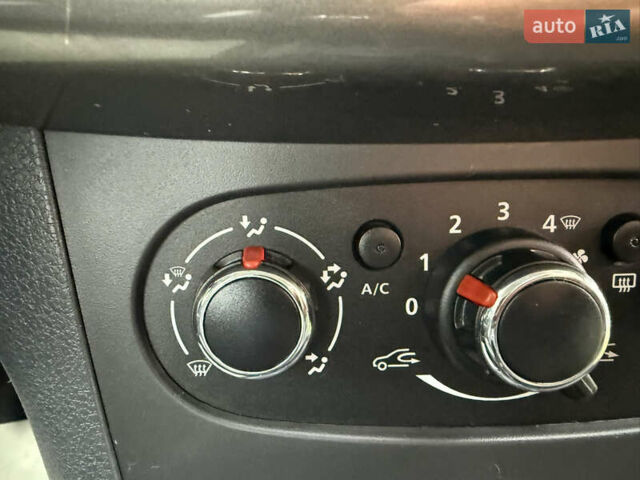 Дачия Sandero StepWay 2015 в Нововолынск на Automoto.ua Белый Дачия Sandero StepWay, объемом двигателя 0.9 л и пробегом 190 тыс. км за 6800 $, фото 14 на Automoto.ua