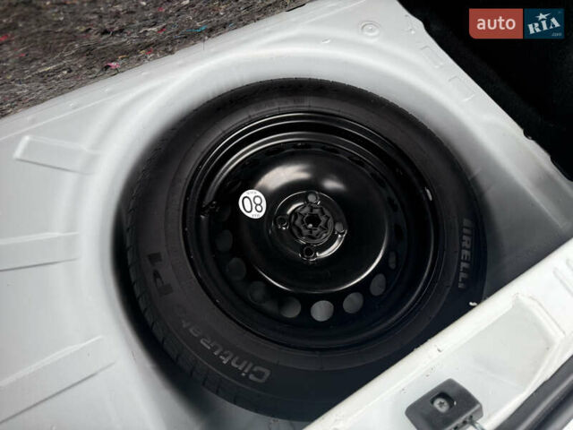 Дачия Sandero StepWay 2015 в Нововолынск на Automoto.ua Белый Дачия Sandero StepWay, объемом двигателя 0.9 л и пробегом 190 тыс. км за 6800 $, фото 6 на Automoto.ua