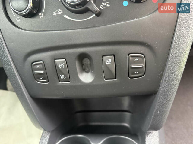 Дачия Sandero StepWay 2015 в Нововолынск на Automoto.ua Белый Дачия Sandero StepWay, объемом двигателя 0.9 л и пробегом 190 тыс. км за 6800 $, фото 15 на Automoto.ua