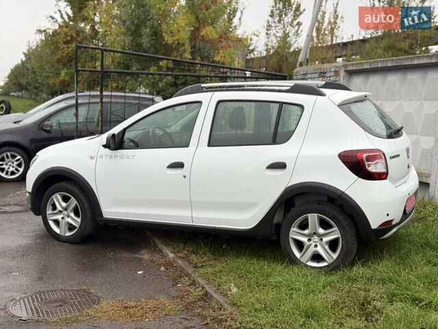 Дачия Sandero StepWay 2015 в Нововолынск на Automoto.ua Белый Дачия Sandero StepWay, объемом двигателя 0.9 л и пробегом 190 тыс. км за 6800 $, фото 2 на Automoto.ua