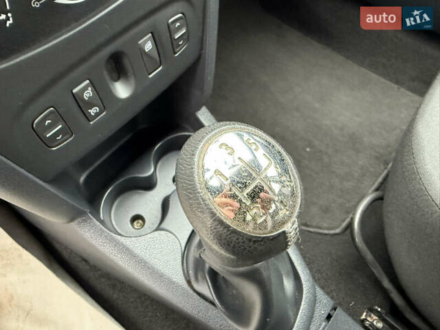 Дачия Sandero StepWay 2015 в Нововолынск на Automoto.ua Белый Дачия Sandero StepWay, объемом двигателя 0.9 л и пробегом 190 тыс. км за 6800 $, фото 16 на Automoto.ua