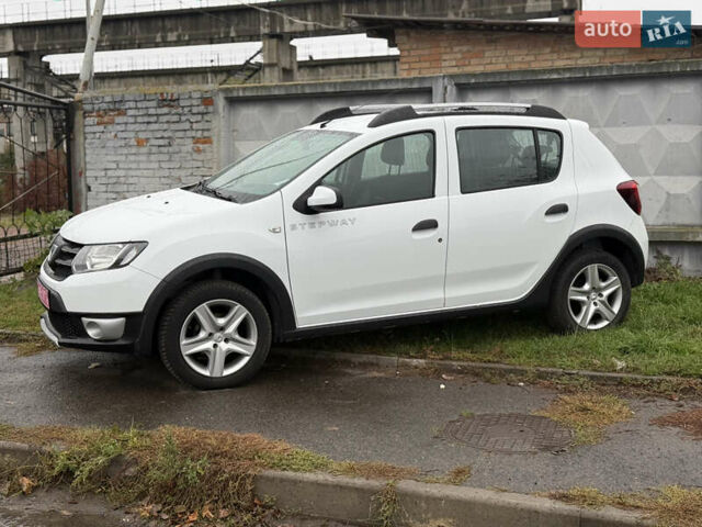 Дачия Sandero StepWay 2015 в Нововолынск на Automoto.ua Белый Дачия Sandero StepWay, объемом двигателя 0.9 л и пробегом 190 тыс. км за 6800 $, фото 1 на Automoto.ua