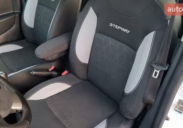 Білий Дачія Sandero StepWay, об'ємом двигуна 1.46 л та пробігом 193 тис. км за 8700 $, фото 23 на Automoto.ua