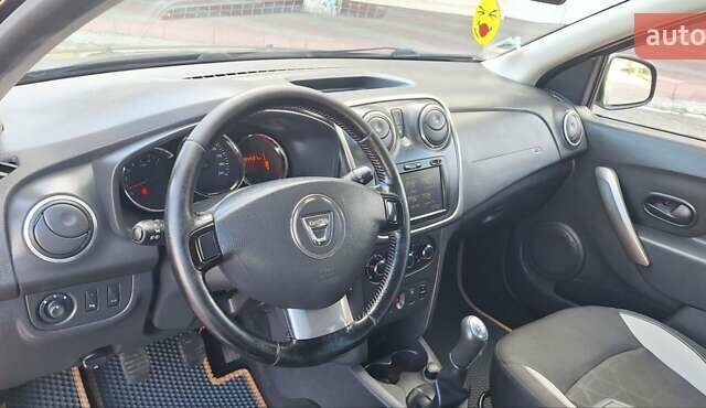 Черный Дачия Sandero StepWay, объемом двигателя 1.5 л и пробегом 184 тыс. км за 8300 $, фото 50 на Automoto.ua