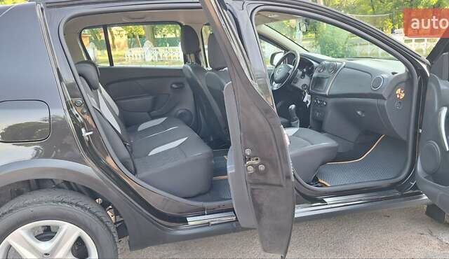 Черный Дачия Sandero StepWay, объемом двигателя 1.5 л и пробегом 184 тыс. км за 8900 $, фото 15 на Automoto.ua