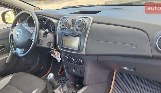 Черный Дачия Sandero StepWay, объемом двигателя 1.5 л и пробегом 184 тыс. км за 8300 $, фото 66 на Automoto.ua